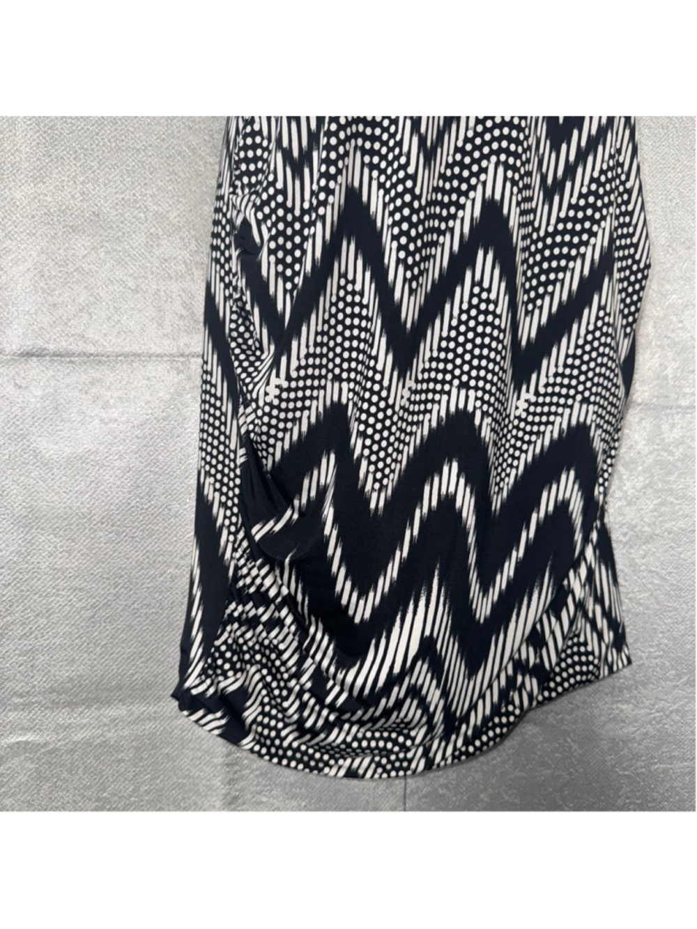 MISA Los Angeles Women's Midi Sheath Dress Size L Black White Chevron Print - Picture 5 of 11